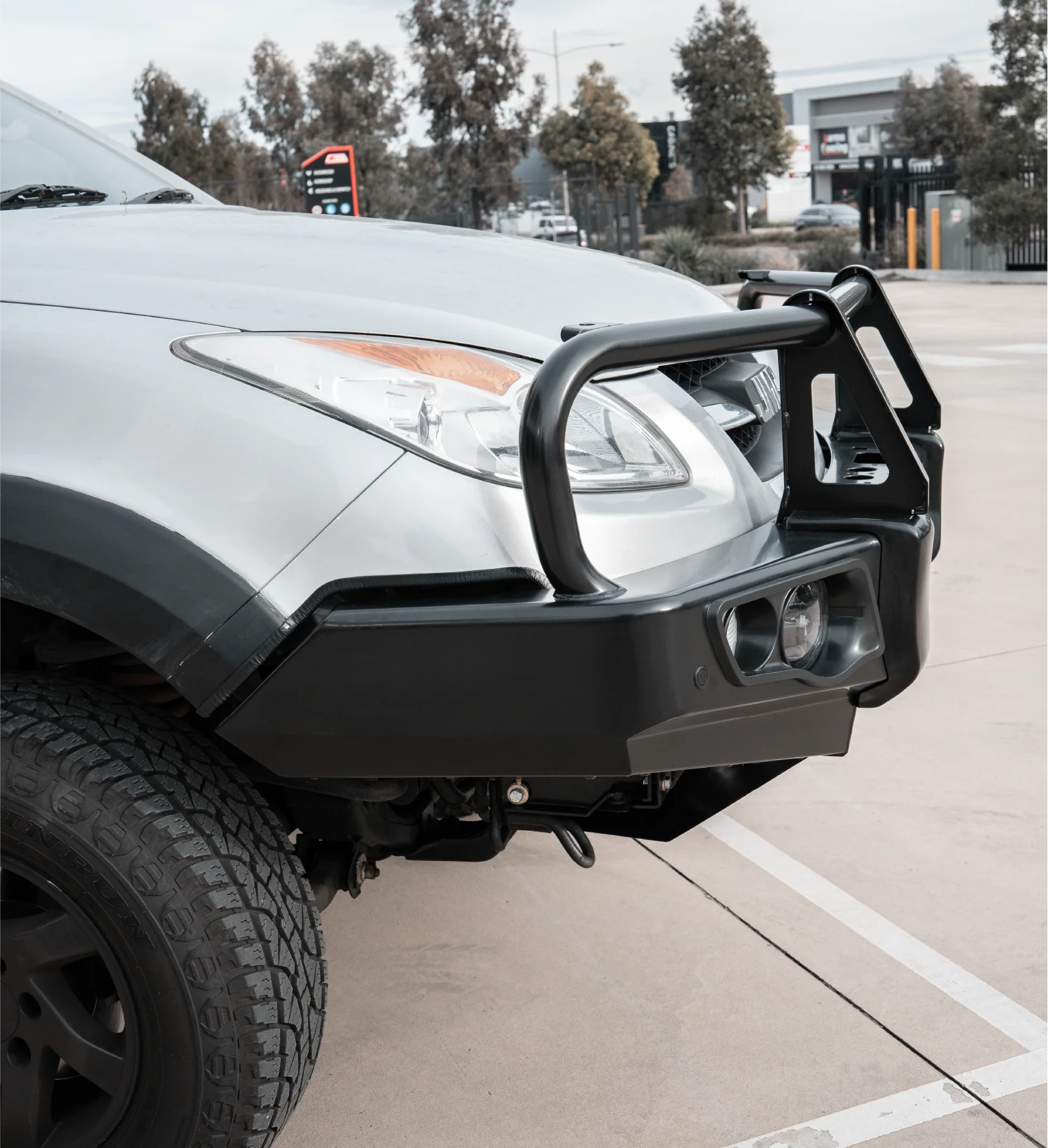 JMC Vigus 2012-2018 707-02 Falcon Bull Bar Black A-Frame Package (LED Foglight) — product view 4