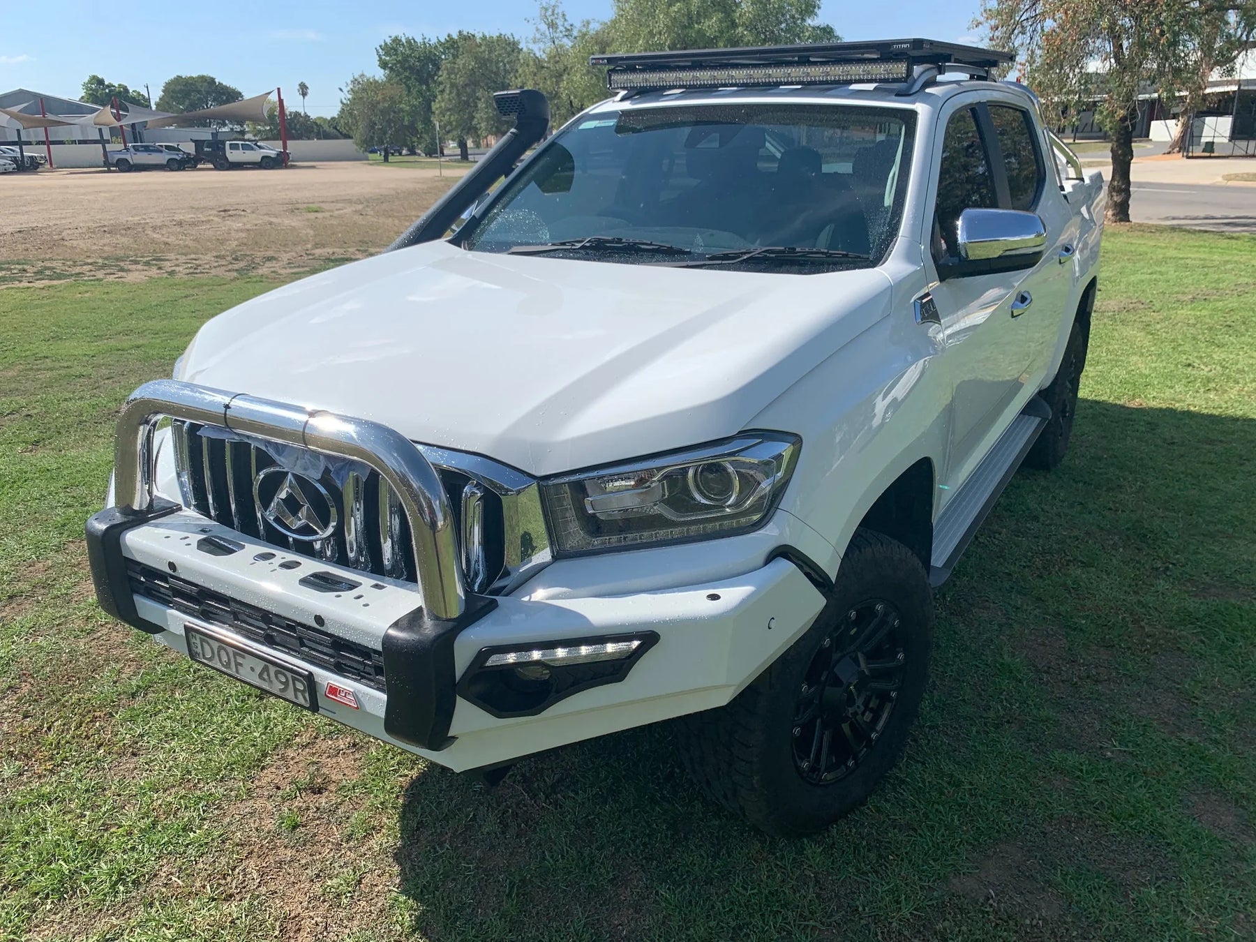 LDV T60 2018-2021 808-01 Phoenix Bull Bar Single Black Loop Package — product view 5