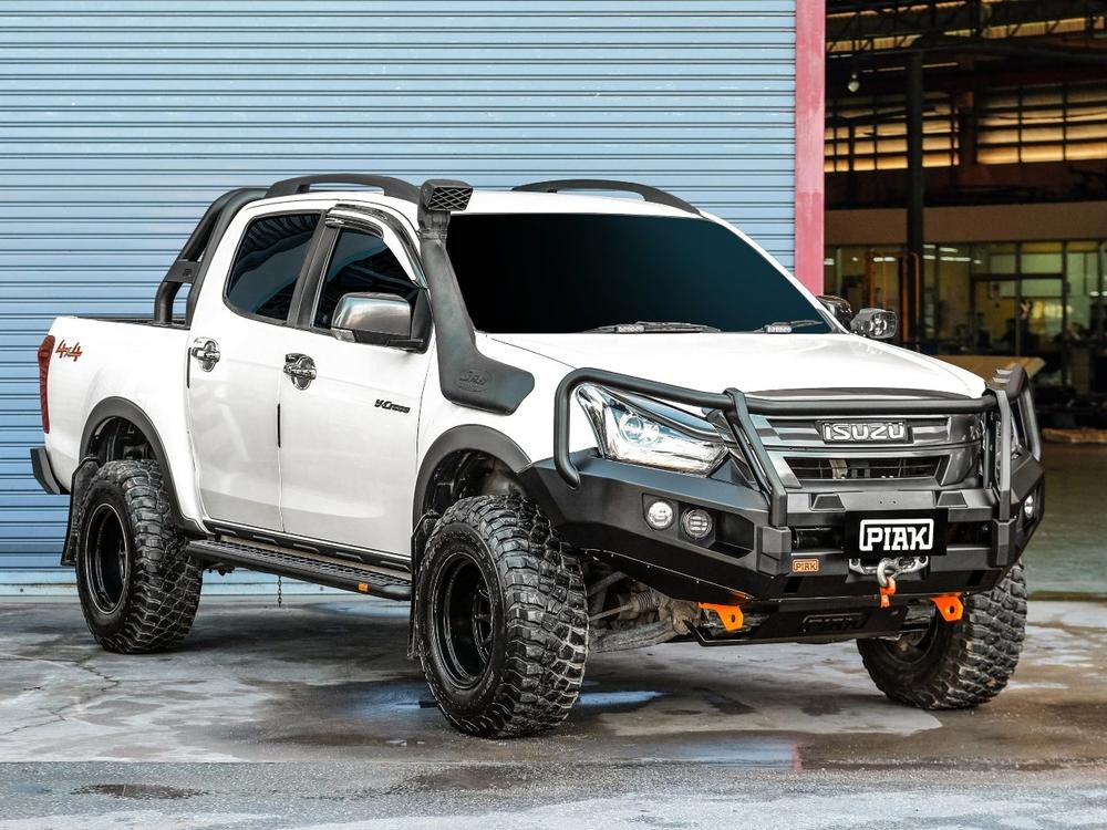 Elite Loop Bull Bar (Orange Recovery Points) to suit Isuzu D-MAX (11/2016 to 6/2020) — product view 1