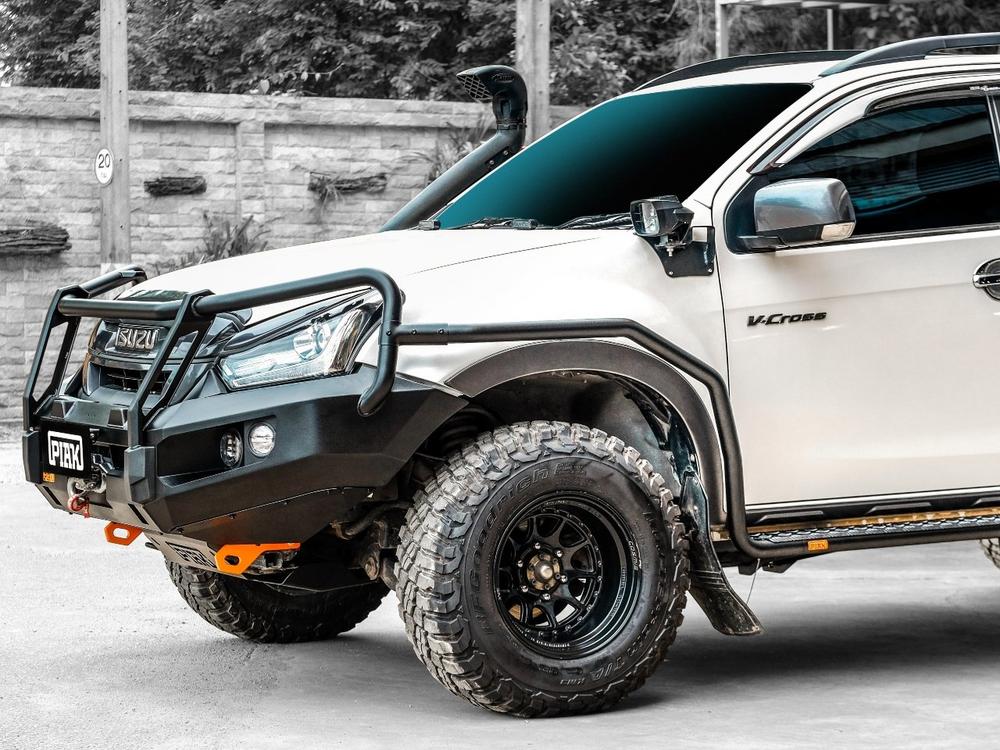 Elite Loop Bull Bar (Orange Recovery Points) to suit Isuzu D-MAX (11/2016 to 6/2020) — product view 4