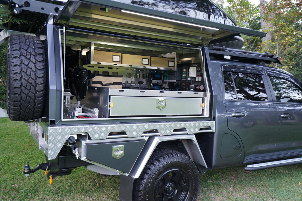Open touring service body storage system